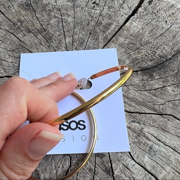 Asos design gold tone hoop earrings - Picture 3 of 6